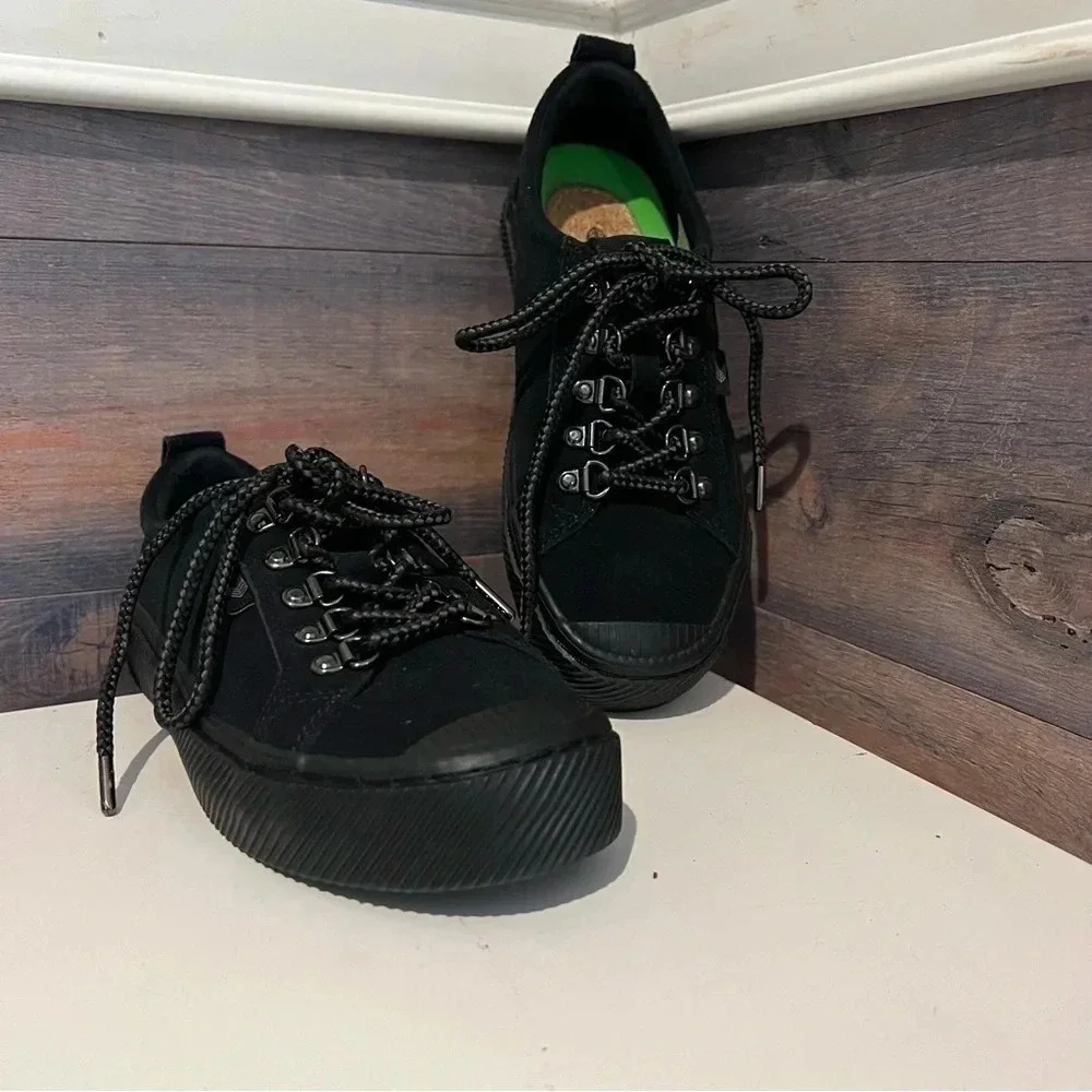 Cariuma OCA Low Speed Hooks All Black Suede Unisex Women’s 5 Men’s 3.5 - Picture 2 of 9